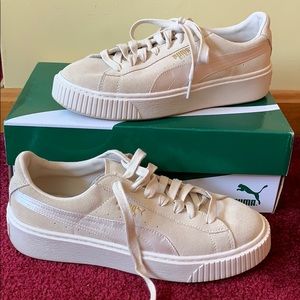 Suede platform Pumas